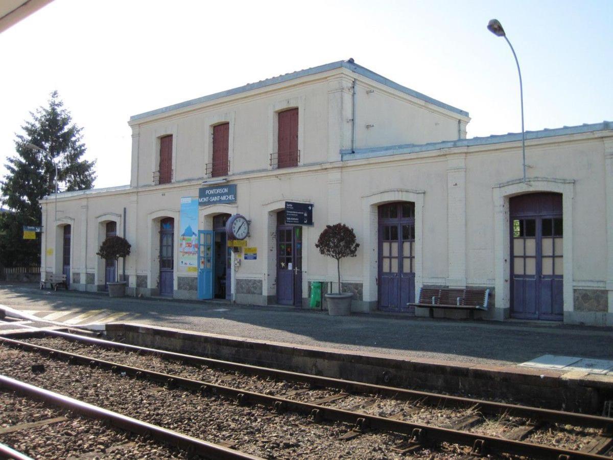 Hotel Le XIV Pontorson Exterior photo